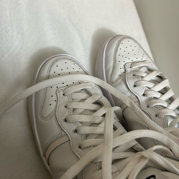 Ladies Nike Dunks - Picture 3 of 5